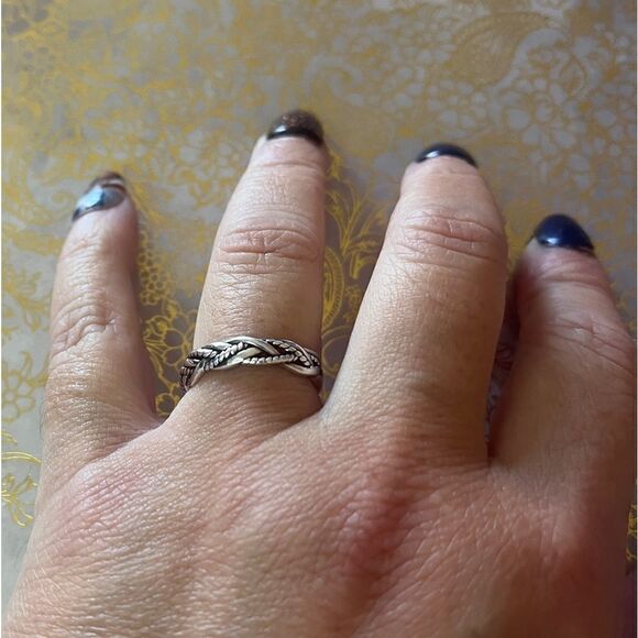 The Dainty Weave Ring in antiqued 925 silver - Picture 9 of 10
